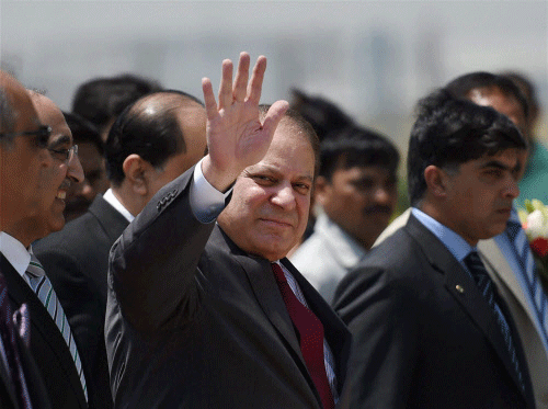 Arriving here with a message of peace, Pakistan Prime Minister Nawaz Sharif today said that he intends to pick up the threads with India's new leader Narendra Modi from where he and then Prime Minister Atal Bihari Vajpayee left off in 1999. PTI photo