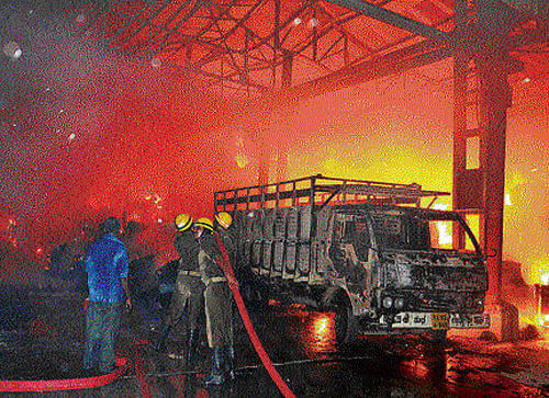 Fire personnel put out a blaze at the godown of a paper mill in Peenya 3rd Stage on Tuesday morning. DH Photo