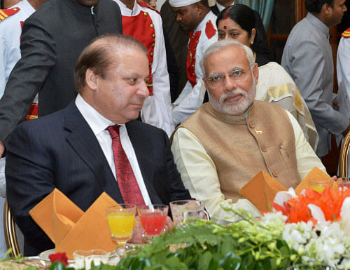Prime Minister Narendra Modi with his Pakistani counterpart Nawaz Sharif during refreshments and dinner after the swearing-in-ceremony at Rashtrapati Bhavan in New Delhi on Monday. PTI Photo