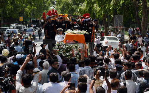 he mortal remains of Union minister Gopinath Munde is brought at the BJP headquarters in New Delhi on Tuesday. PTI photo