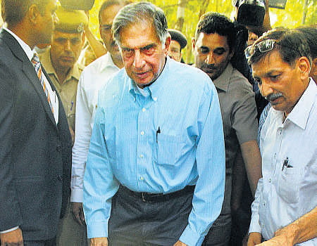 Ratan Tata visits Bhagwan Mahaveer Viklang Sahayata Samiti Rehabilitation Research Centre in Jaipur on Wednesday. PTI