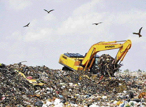 Nearly 25 lakh tonnes of garbage have accumulated in Mandur landfill. DH photo