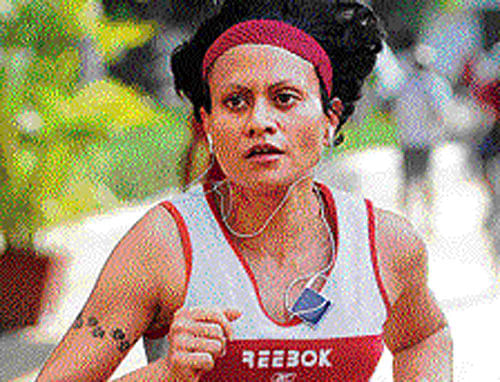 fine run: Neera Katwal en rotue her victory in the women's section of the Perfomax Duathlon on Sunday. dh photo