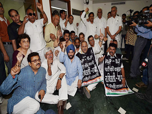 A Congress delegation led by its Delhi unit chief Arvinder Singh Lovely Monday held Chief Secretary S.K. Srivastava hostage for half-an-hour at the Delhi Secretariat here over the acute power and water crisis in the national capital, according to official sources. PTI photo