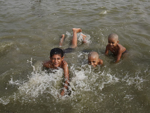 Children enjoy bathing in the Ganga on a hot day as temperatures soar to 47 degrees Celsius in Allahabad.  The death toll owing to the ongoing heatwave in parts of Uttar Pradesh has gone up to 11. AP photo