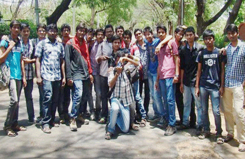 More than 60 students and faculty members of the V.N.R. Vignana Jyothi Institute of Engineering and Technology in Hyderabad were on an excursion to Manali. PTI photo