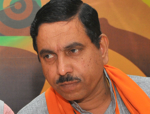 BJP Lok Sabha member from Dharwad Prahlad Joshi on Wednesday asked the Centre to amend the Constitution to make mother tongue as medium of instruction in primary education. DH file photo