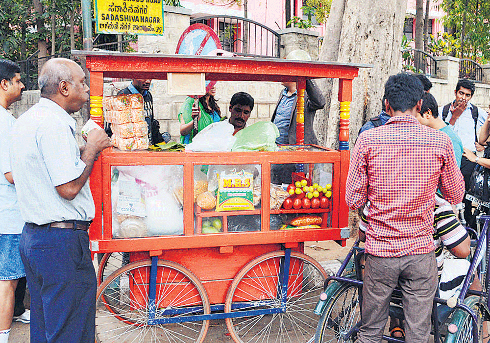 POPULAR: People throng to get chaat.