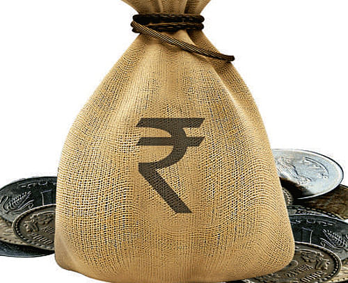 Logging its biggest drop in over four months, the rupee today depreciated 52 paise to end at 59.77 against US dollar on rising risk aversion after global oil prices surged on supply concerns over the unrest in Iraq. / DH Photo