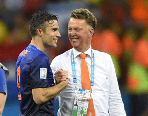 Netherlands' Robin van Persie, left, celebrates with Netherlands' head coach Louis van Gaal after the group B World Cup soccer match between Spain and the Netherlands at the Arena Ponte Nova in Salvador, Brazil. Ap photo