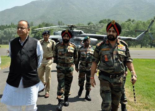 Defence Minister Arun Jaitley accompanied by Army chief General Bikram Singh and GOC 15 crops Gurmeet Singh arrives at Badami Bagh Army headquaters to review Security Situation in Valley,in Srinagar. PTI photo