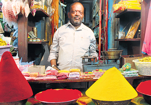 CONTENT:  A Munirama in his shop