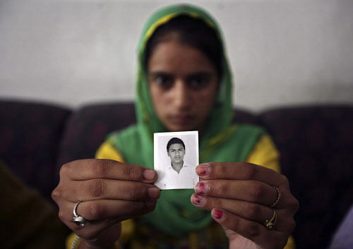 Paramjit Kaur displays the photograph of her brother Kuljit Singh, an Indian worker, who has been kidnapped in Iraq, in the northern Indian city of Amritsar June 19, 2014. Forty Indian construction workers have been kidnapped in Iraq's second largest city of Mosul, which fell to Sunni insurgents last week, India's foreign ministry said on Wednesday. REUTERS