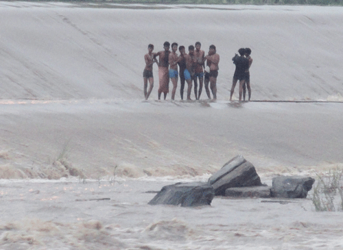 en youth trapped in Damodar River after Tenughat Dam released water which started overflowing due to rains, near Bokaro on Saturday. PTI Photo