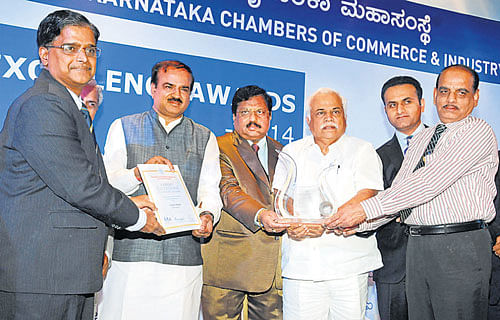 Canara Bank General Manager N Prasad (extreme left) and DGM N S Thyagaraja (extreme right) receive the award for best financial institution from Union Minister for Chemicals and Fertilizers Ananth Kumar and Karnataka Higher Education and Tourism Minister R V Deshpande at the Export Excellence Awards presentation of the Federation of Karnataka Chambers of Commerce and Industry (FKCCI) in Bangalore on Saturday. FKCCI president R Shivakumar and Ambassador of Afghanistan to India Shaida Mohammed Abdali are seen. DH Photo