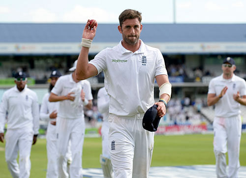 Liam Plunkett continued his impressive return to the Test arena but England endured a frustrating session as Sri Lanka chalked off most of the hosts' first innings lead, reaching 99-2 at tea on day three of the second Test on Sunday. Reuters file photo