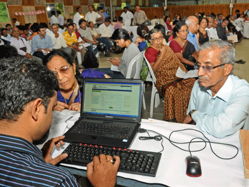 Cracking its whip, the CBDT has asked the Income Tax department to ensure prompt action in timely redressal of taxpayers grievances which are pending for a long time. DH photo