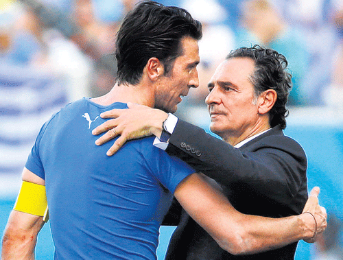 Italy's goalkeeper Gianluigi Buffon and coach Cesare Prandelli after their defeat to Uruguay in Natal. Reuters photo