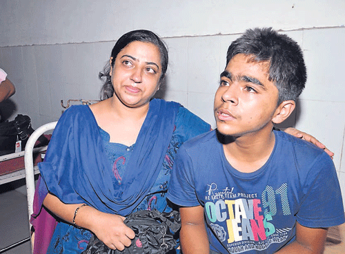 sighs of despair and relief: (Above) Nishant, who lost his parents Pawan Dhawan and Neelam, with his aunt at the Chapra Sadar hospital on Wednesday. DH photo