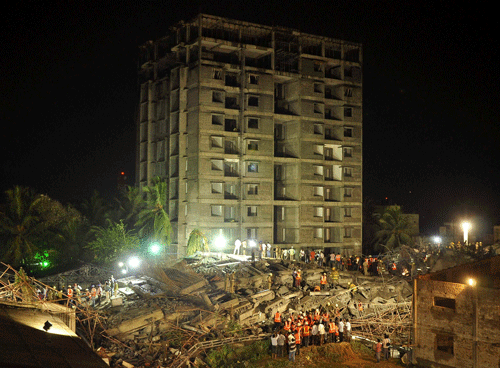 Rescue workers conduct a search operation for survivors at the site of a collapsed 11-storey building that was under construction on the outskirts of Chennai June 28, 2014. Two building collapses in New Delhi and Tamil Nadu killed at least 11 people on Saturday and left dozens trapped, highlighting the need for increased monitoring of construction across India where such incidents are common. REUTERS