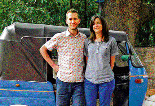 Discovering: Nicolas Mirguet and Johanne Barbier with their autorickshaw.