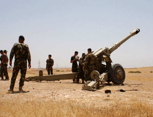Kurdish Peshmerga troops prepare to fire a cannon during clashes with militants of the Islamic State in Iraq and the Levant (ISIL) in Jalawla, Diyala province June 29, 2014. Politicians in Baghdad and world powers warn that unless security forces recover cities lost to the jihadi insurgents in tandem with a rapid formation of a government that can bring Iraq's estranged communities together, the country could rip apart along sectarian lines and menace the wider Middle East. REUTERS