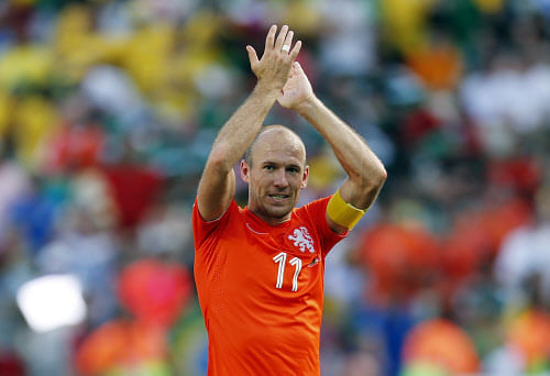 Dutch striker Arjen Robben has apologised for diving in a bid to get a penalty against Mexico but insisted he did not fake the foul that led to his side's winning penalty kick. AP photo