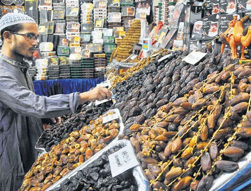 As the Muslim holy month of Ramzan began earlier this week, believers across the City had yet another reason to break their dawn-to-dusk fast with the nutritious, mouth-watering sweet fruit. DH photo