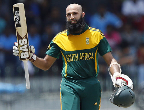 outh Africa's Hashim Amla raises his bat as he celebrates his century during their first One Day International cricket match against Sri Lanka in Colombo July 6, 2014. Reuters photo