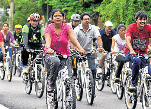 ECO&#8200;concern: Enthusiasts take part  in a Cycle Day event organised in Yelahanka New Town on Sunday. DH PHOTO