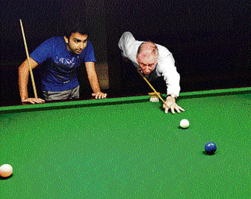 chappelway Aussie cricket legend Ian Chappell enjoys a game of snooker with ace cueist Pankaj Advani.