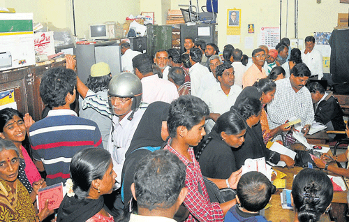 Beneficiaries throng the Food and Civil Supplies department office, seeking clarifications regarding registration of ration cards, in Mysore, on Wednesday. DH PHOTO