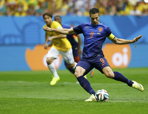 Robin van Persie of the Netherlands scores from a penalty kick during their 2014 World Cup third-place playoff against Brazil at the Brasilia national stadium in Brasilia July 12, 2014. REUTERS