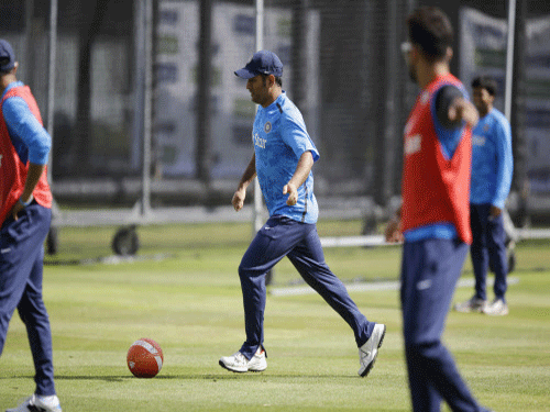 Shrugging off selection headache, India took to the practice nets at Lord's today and if indications are anything to go by, are likely to continue with the five-pronged attack in the second Test against England starting Thursday. AP photo