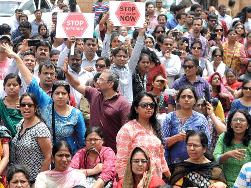 Parents of students studying at Vibgyor High School, which is facing the brunt of public anger for its alleged inaction, were joined by a large number of people in the march which culminated near HAL Police Station. DH photo