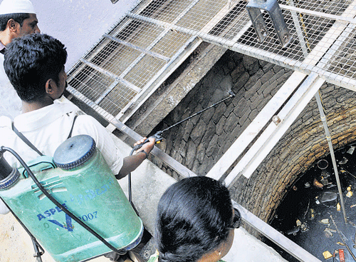 Even as the Bruhat Bangalore Mahanagara Palike (BBMP) claims to have taken adequate measures to control mosquito menace, residents from various areas across the City said that they had seen no such activities in the recent times. DH photo