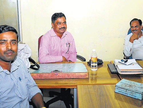 The arrest of seven officials attached to a zonal office of Mysore City Corporation (MCC) were arrested and their subsequent release, following a raid by Lokayukta police recently, has had  little bearing on the staff. DH photo