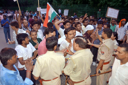 About 150 UPSC aspirants were detained Friday while they were trying to march towards parliament, police said. PTI file photo