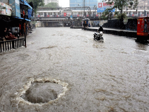 A three-storey vacant building collapsed today in the powerloom town of Bhiwandi here after heavy rains lashed the district inundating and cutting off several low-lying areas. PTI photo