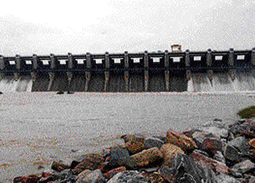 The water level stood at 518.6 metres at the Almatti reservoir in Bagalkot district on  Monday. Dh Photo