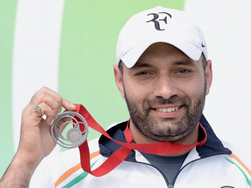 Shooter Harpreet Singh today blasted the "faulty lighting system" at the Barry Buddon Centre, saying it cost him the gold medal since the penalty he copped due to a delayed shot was a result of that defect. PTI photo