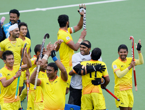 India came from two goals down to edge out New Zealand in the hockey semifinal of the 20th Commonwealth Games here on Saturday and set up a repeat final of the 2010 edition with holders Australia. AP Photo