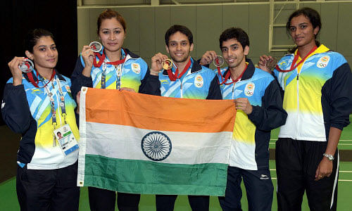 India's badminton medalists Parupalli Kashyap(Gold), Jawala Gutta(Silver),Ashwini Ponnappa(Silver),Gurusaidutt(Bronze) and P V Sindhu(bronze) at Commonwealth Games 2014 in Glasgow, Scotland on Sunday. PTI Photo