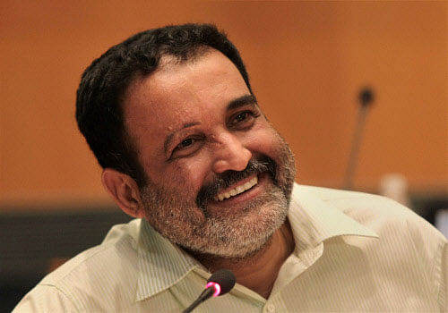 Former Infosys top executives T V Mohandas Pai, V Balakrishnan and D N Prahlad have asked the country's second largest software services firm to buy back shares worth Rs 11,200 crore, saying it will help check the asymmetry of information between management and investors. DH photo