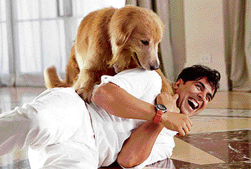 Akshay Kumar with Junior, the dog.