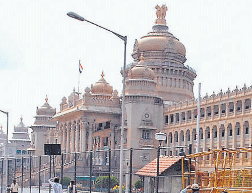The candidates selected for the posts of gazetted probationers by the KPSC for the 2011 batch have planned to lay a siege to the Vidhana Soudha on August 16. KPN photo