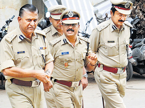 Bangalore Police CommissionerMNReddi, Joint Commissioners Ravi S andKVSharath Chandra arrive for a press conference in the City onWednesday. DH PHOTO