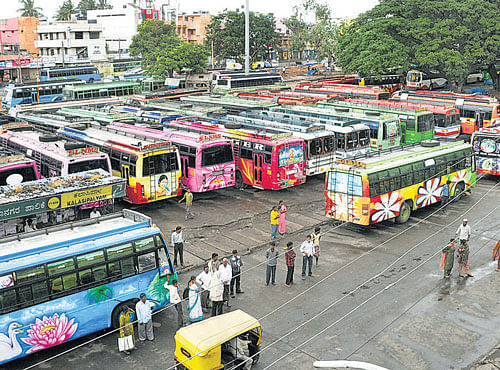 The government will provide a little leeway for bus operators to increase the rates based on diesel prices. DH PHOTO