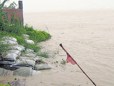 Major rivers especially the Kosi, Gandak, Kamla Balan and Bagmati, are in spate. DH Photo