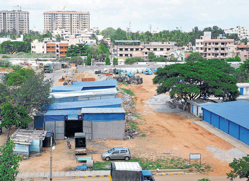 Chikka Kallasandra Lake is located on 18th Main Road, Padmanabha Nagar, off Uttarahalli Main Road near Brigade Millennium with the residential complex seen in the background. Many illegal structures have come up on the lake bed. Temporary structures such as these transform later into permanent multi-storey buildings and other facilities. DH photo